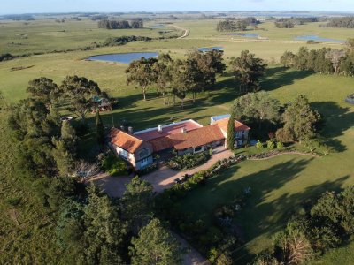 Chacra maritima en venta Jose Ignacio con casa estilo Campiña