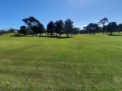 Terreno de casi 3.500 m2 sobre la Cancha de Golf