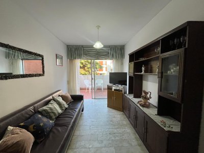 Apartamento en venta de 2 dormitorios a pasos de Av. Gorlero