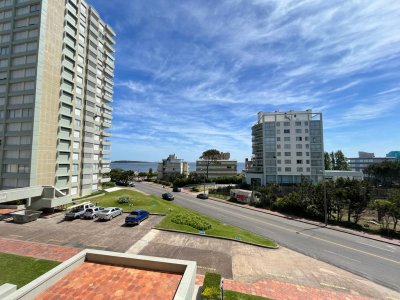 Oportunidad a pasos del mar, excelente construcción - 3 dormitorios