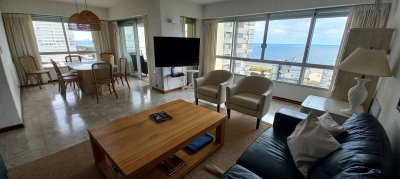 Playa Mansa con vista al mar en edificio Fragata.