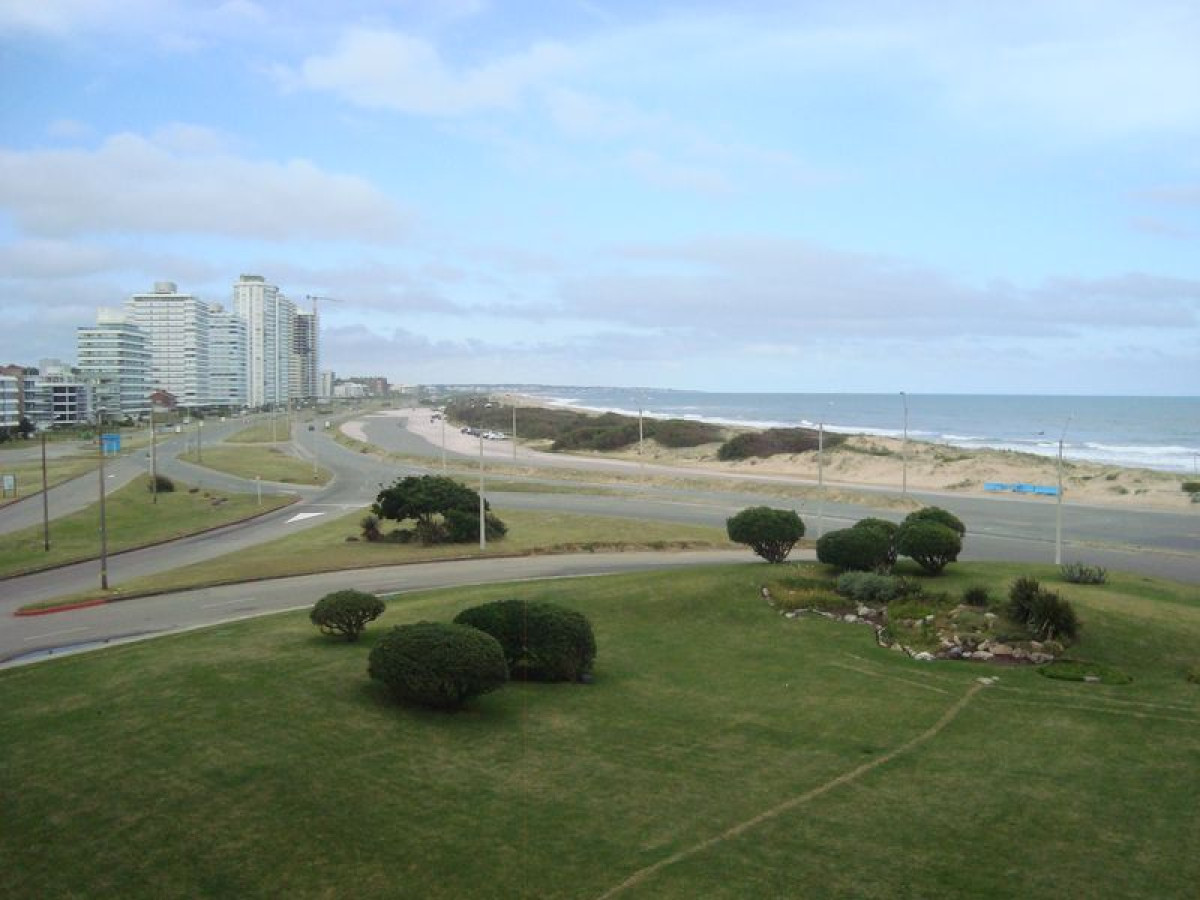 Excelente Planta Frente Al Mar - 4 Y Dep.