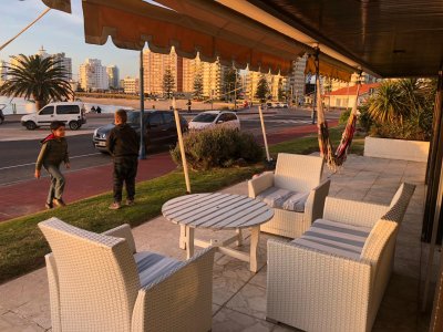 Frente al mar con muy buena vista