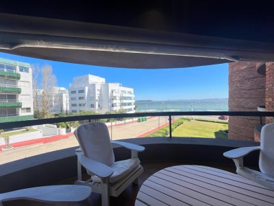 Inmejorable vista, en peninsula. 
