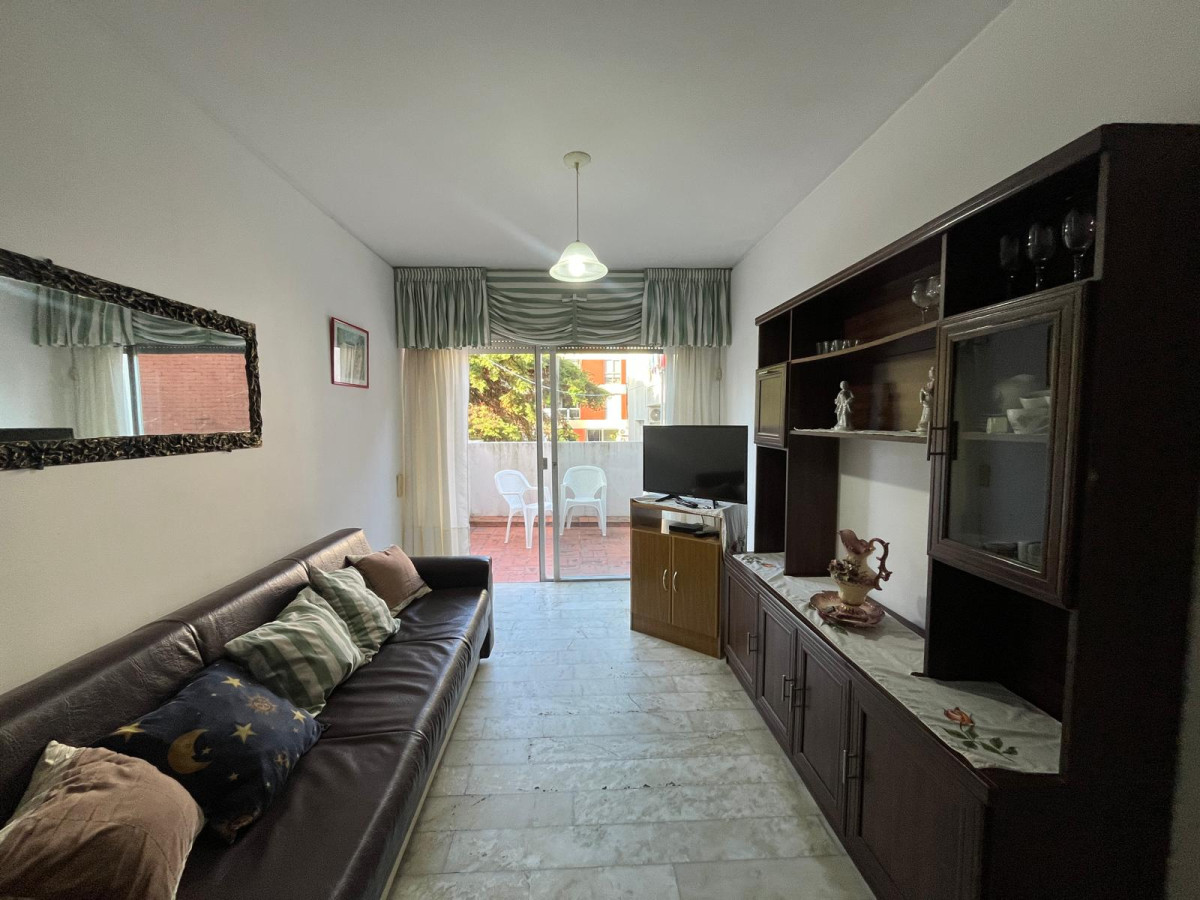 Apartamento en venta de 2 dormitorios a pasos de Av. Gorlero