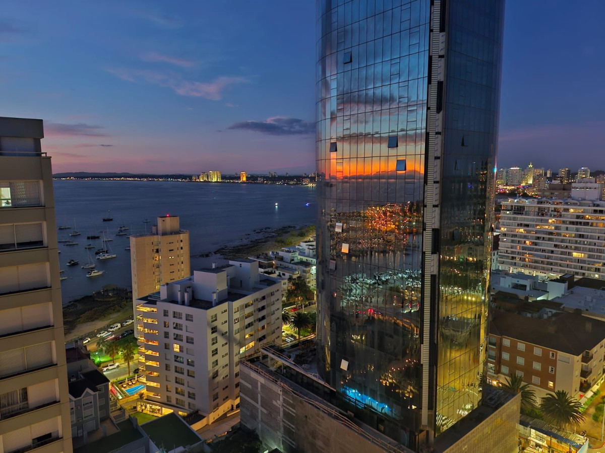Piso alto con espectacular vista al mar - 3 dorm y dep.
