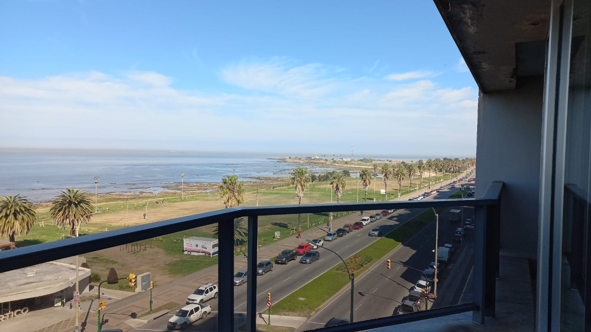 Venta. Apartamento en Rambla Gandhi, 3 dorm y servicio 