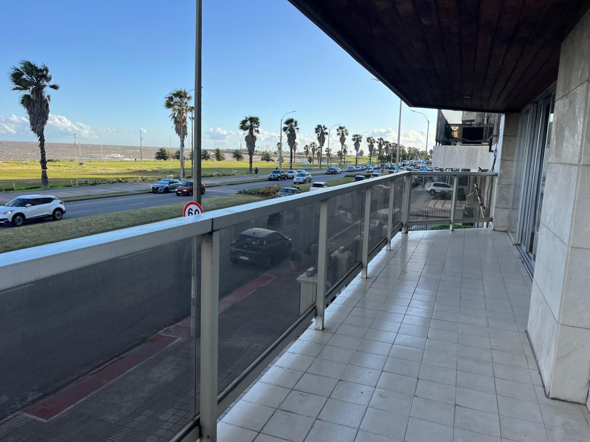 APARTAMENTO EN VENTA, RAMBLA GADNHI, 3 DORMITORIOS Y SERVICIO.
