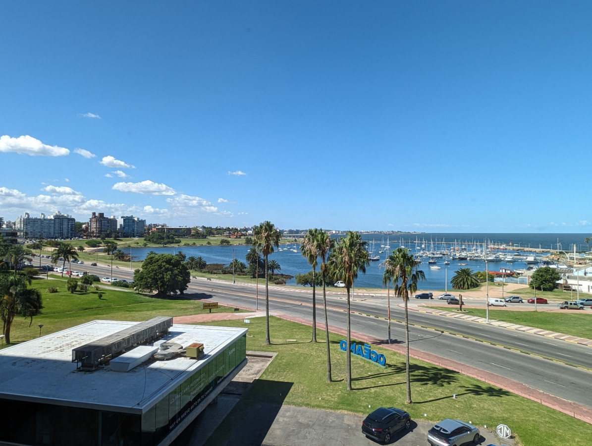 Edificio Panamericano, 3 dorm y servicio. En venta 