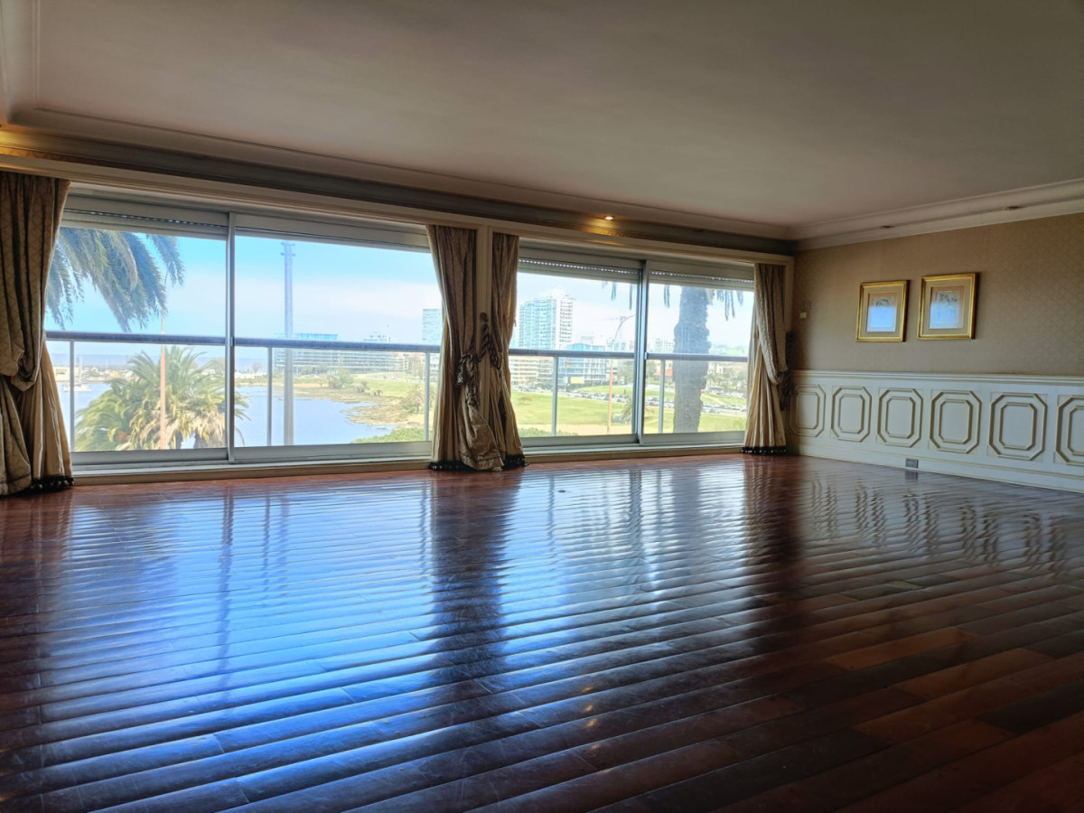 APARTAMENTO EN VENTA EN PUERTITO DEL BUCEO - 3 DORMITORIOS Y SERVICIO