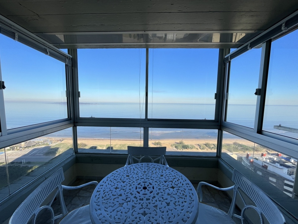 Apartamento en venta en Goleta - piso alto con excelente vista al mar - 3 dormitorios