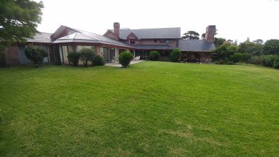 Casa en venta en oportunidad a 1 cuadra del mar - 7 dormitorios y dependencia de servicio