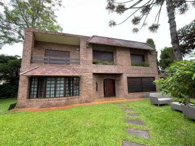 Casa en venta - A pasos de la Playa Mansa