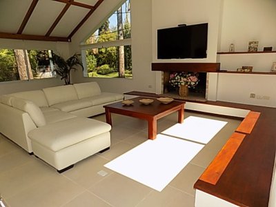 Impecable casa en Paradas - 4 y Dependencia