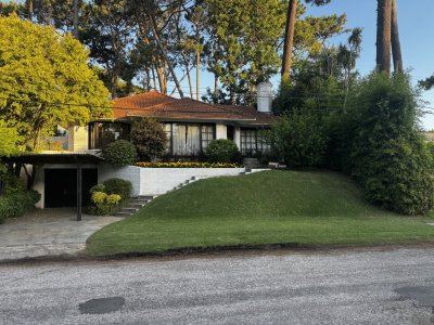Casa en venta barrio Lugano. Muy linda casa en buen estado y excelente ubicación