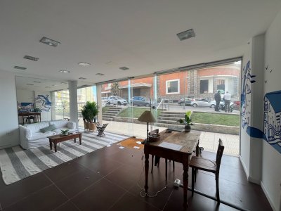 Local sobre calle 20 en Alquiler Anual!!!