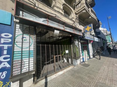 Local Comercial sobre 18 de Julio 