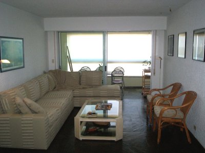 Apartamento en alquiler frente a playa brava