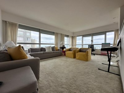 Apartamento de dos dormitorios en venta en Punta del Este