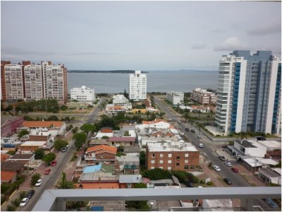 Apartamento de 3 dormitorios en venta en Punta del Este