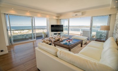  Alquiler, VENTA apartamento  Pent House dos dormitorios en Punta del Este