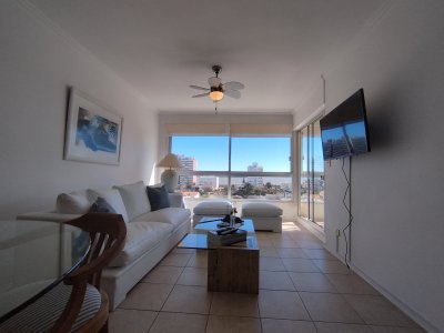 Alquiler y venta de apartamento de dos dormitorios en Punta del Este