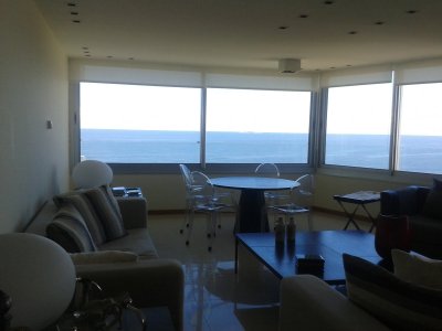 Venta de apartamento de 3 dormitorios en Playa brava Punta del Este