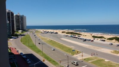  Apartamento de dos dormitorios en venta y alquiler frente al mar Punta del Este