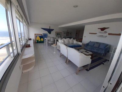 Venta de excepcional departamento de 3 dormitorios en Tiburón II