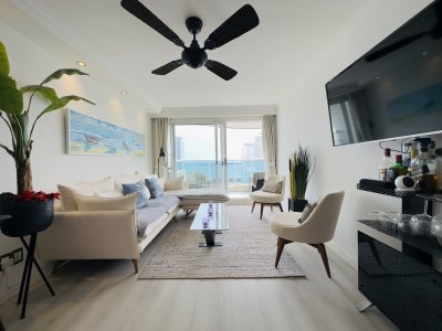 Venta de apartamento de 2 dormitorios Playa mansa con parrillero