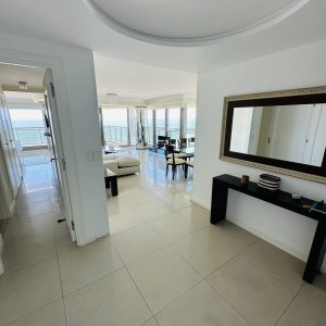 Apartamento en venta , primera linea, playa brava.·9171