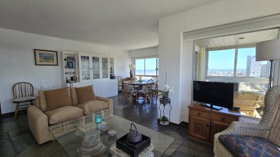 Apartamento en venta de 3 dormitorios, vista playa mansa y brava