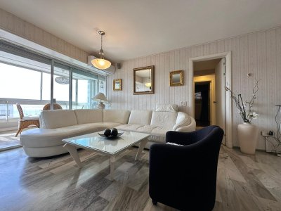 Apartamento de 3 dormitorios en venta y alquiler en Punta del Este