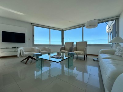 Apartamento de 3 dorm más dep en venta en Punta del Este