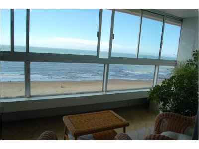 Apartamento en venta de 3 dormitorios y dependencia en Punta del Este