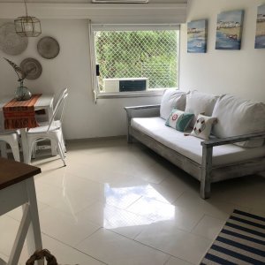  Apartamento en venta de un dormitorio y gran playroom en Punta del Este