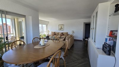 Apartamento en venta de 3 dormitorios, vista playa mansa y brava