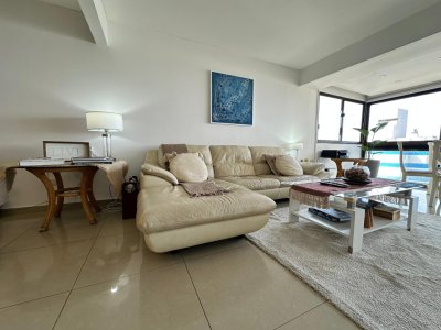 Apartamento de 3 dormitorios y dependencia en venta en Punta del Este