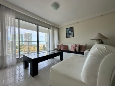 Apartamento en venta de 3 dormitorios y dependencia en Punta del Este