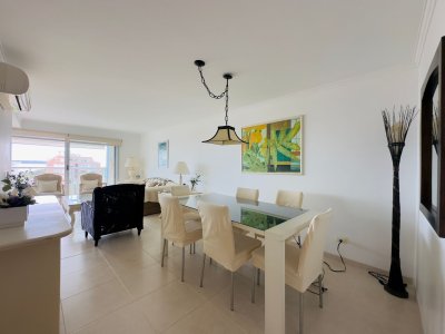 Apartamento de dos dormitorios en venta en Punta del Este