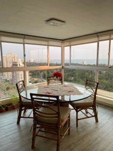 Apartamento en venta de 3 dormitorios y dependencia en Punta del Este