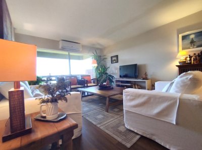 Apartamento en venta de tres dormitorios en Punta del Este