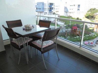  Apartamento en venta de dos dorm en Playa Brava Punta del Este