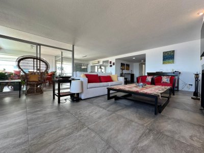 VENTA DE APARTAMENTO RECICLADO SOBRE PLAYA BRAVA
