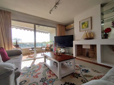 Apartamento de 3 dormitorios y dep en venta en Punta del Este