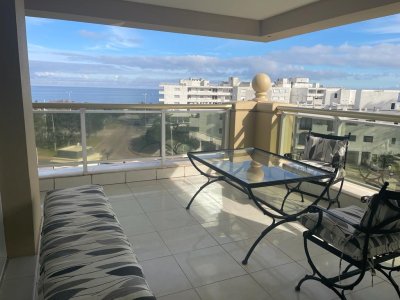 Apartamento en alquiler y venta de 3 dormitorios y dependencia de servicio en Punta del Este