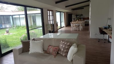 Alquiler y venta de casa de 4 dormitorios en Barrio Privado El Quijote