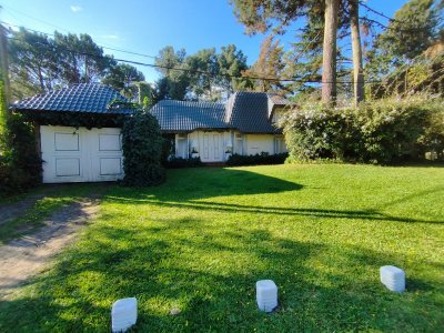 Casa en alquiler con piscina en Pinares