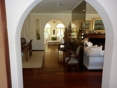 Admirable casa en venta de 4 dorm. y dep. de servicio en Punta del Este