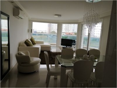 Apartamento en Venta y Alquiler Temporario Playa Mansa 3 dormitorios